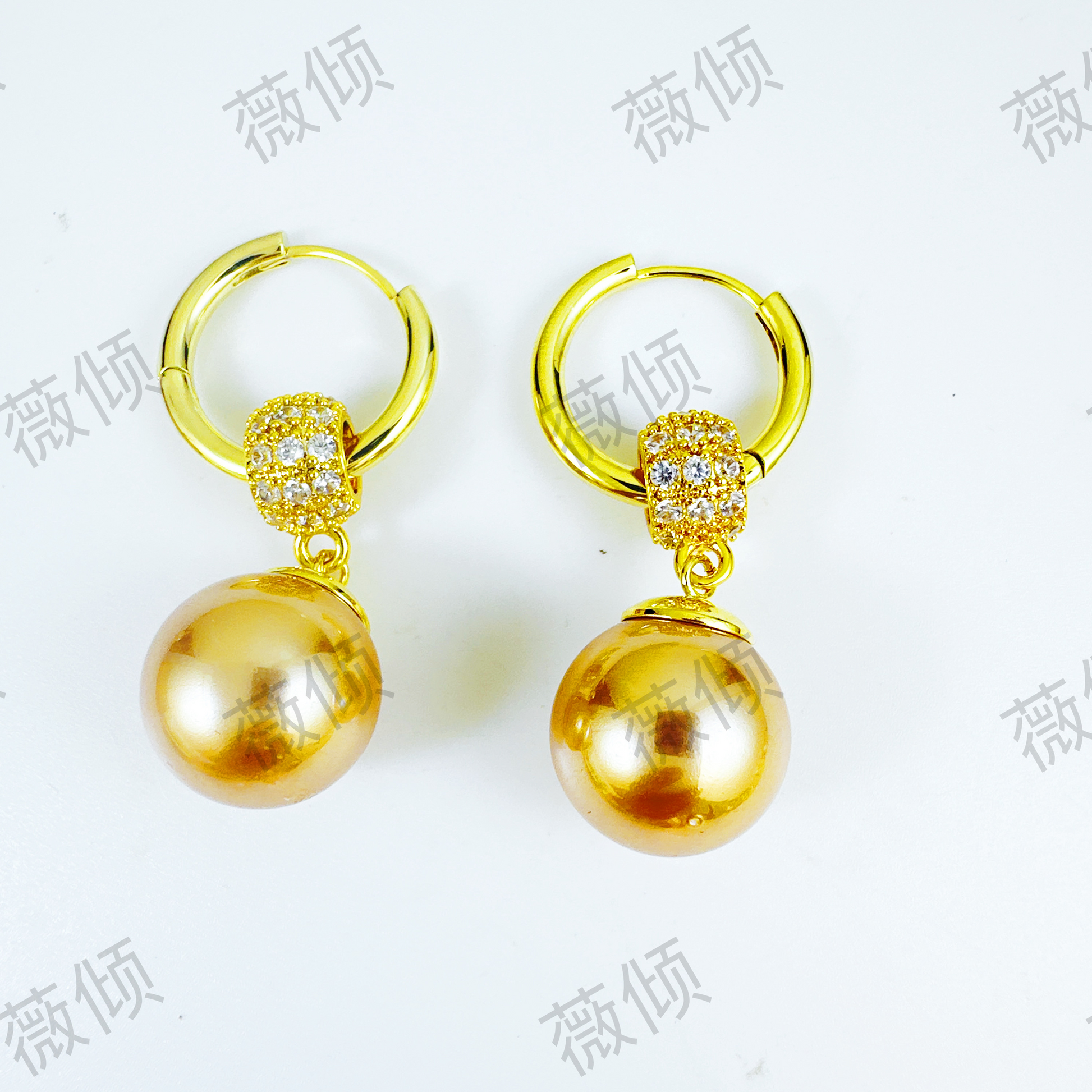 Elegant 14-karat gold-plated interlocking earrings